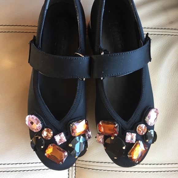 Shoes - Picture 4 of 8